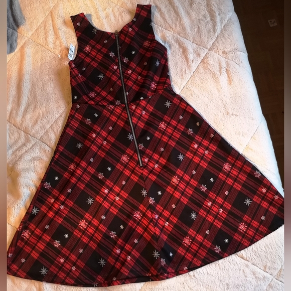 Cute Ardene Christmas dress. - Picture 6 of 10